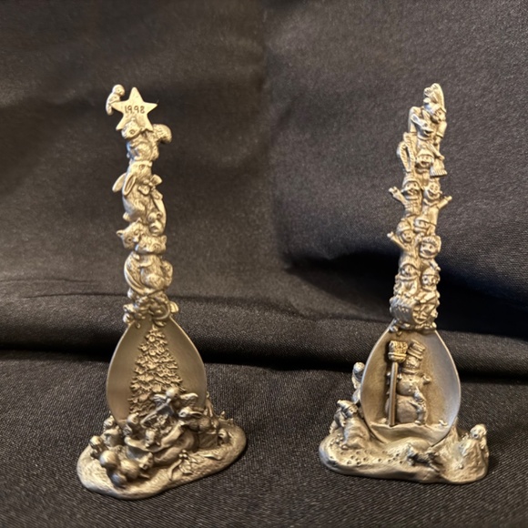 Set of 2 Fort Pewter Christmas spoons with Pewter stands - Picture 1 of 11